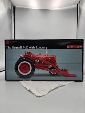 Ertl Precision Series Farmall MD Diesel Tractor with Loader 1/16 Diecast H1